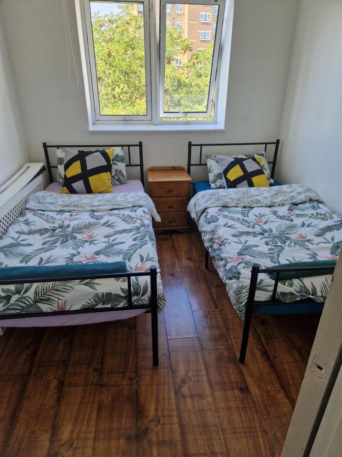 Twin Bed For Guests London Exterior photo